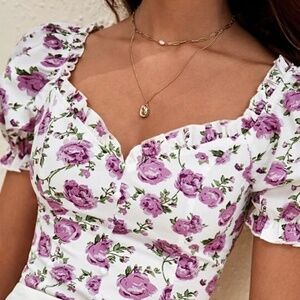 Cute Floral Top Size Medium in Juniors